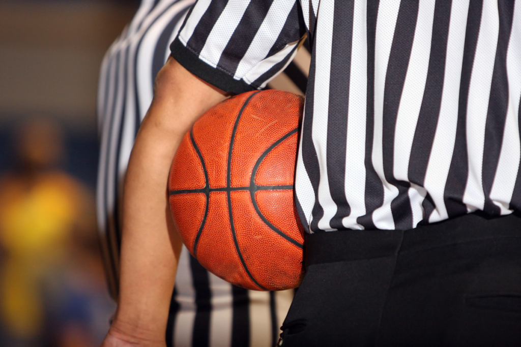 ¿Cuántos Árbitros Hay en un Juego de Basquet?